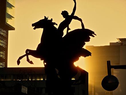 
					<table>	
						<tr>
							<td class='portTip'>
								One more photo from Mexico City. <br/><br/>
							</td>
						</tr>
						<tr>
							<table>
								<tr>
									<td class='bold'>
										Tools: 
									</td>
									<td class='portTip'>
										Photoshop and Canon 40D DLSR.
									</td>
								</tr> 
							</table>
						</tr>	
					</table>